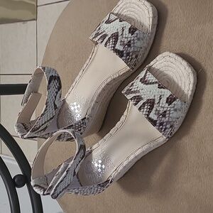 Cute wedge sandals, jute and snake leather upper, 2 in heel